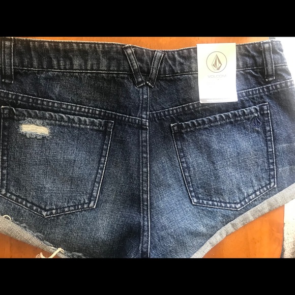Volcom Shorts - Picture 5 of 6
